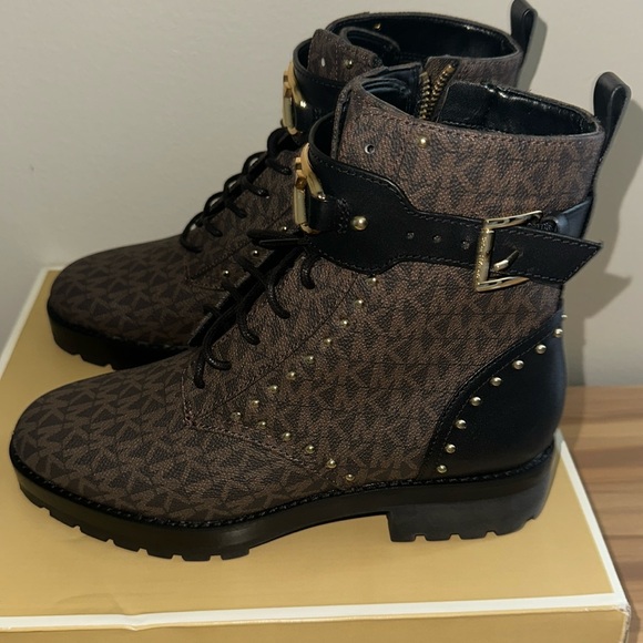Michael Kors Kincaid lace up bootie - Picture 2 of 7
